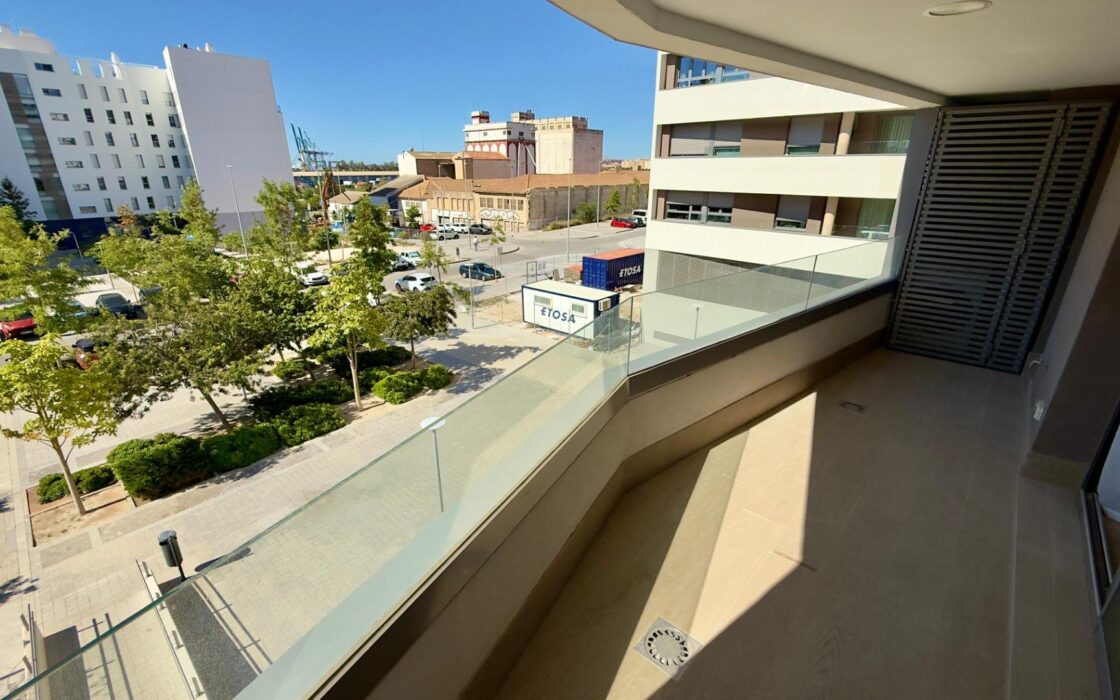 Простора квартира в Alicante з терасою та 3 спальнями