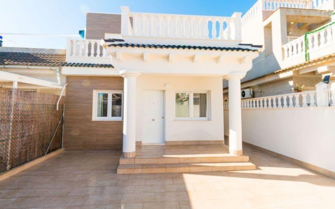 Дом в Торревьехе 103 кв.м с 4 комнатами и террасой