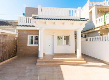 Дом в Торревьехе 103 кв.м с 4 комнатами и террасой