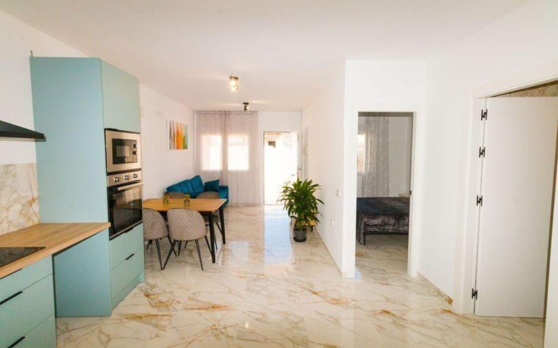 Дом в Торревьехе 103 кв.м с 4 комнатами и террасой