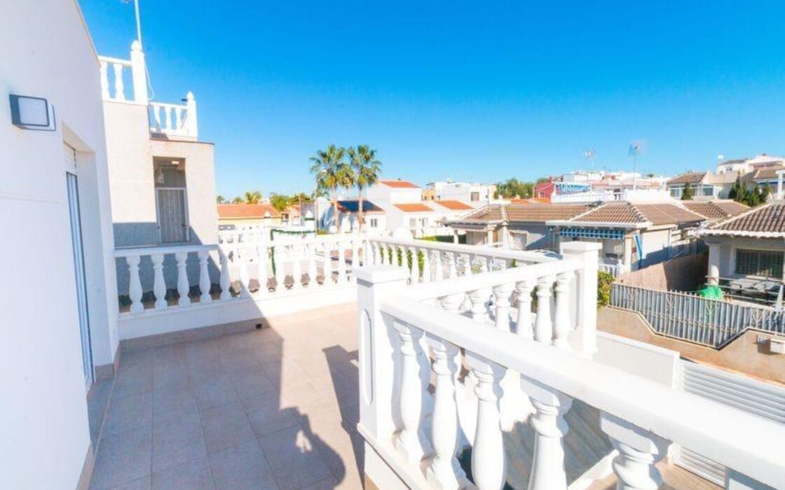 Дом в Торревьехе 103 кв.м с 4 комнатами и террасой