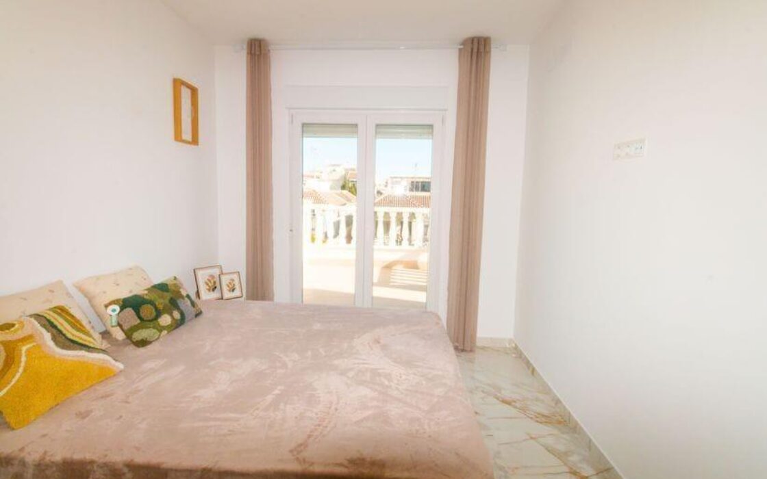 Дом в Торревьехе 103 кв.м с 4 комнатами и террасой