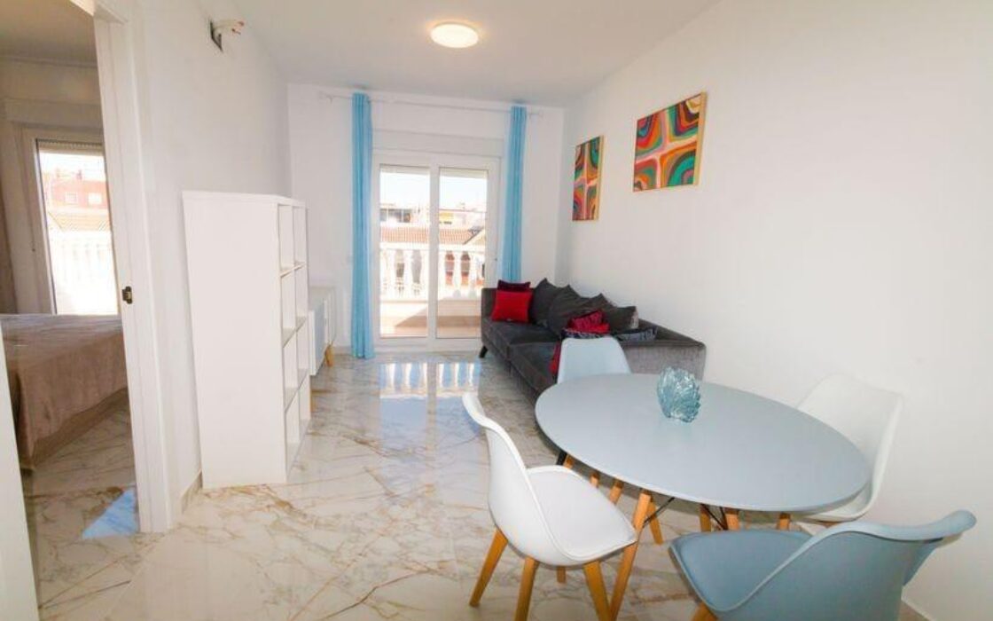 Дом в Торревьехе 103 кв.м с 4 комнатами и террасой