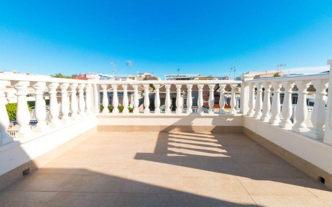 Дом в Торревьехе 103 кв.м с 4 комнатами и террасой