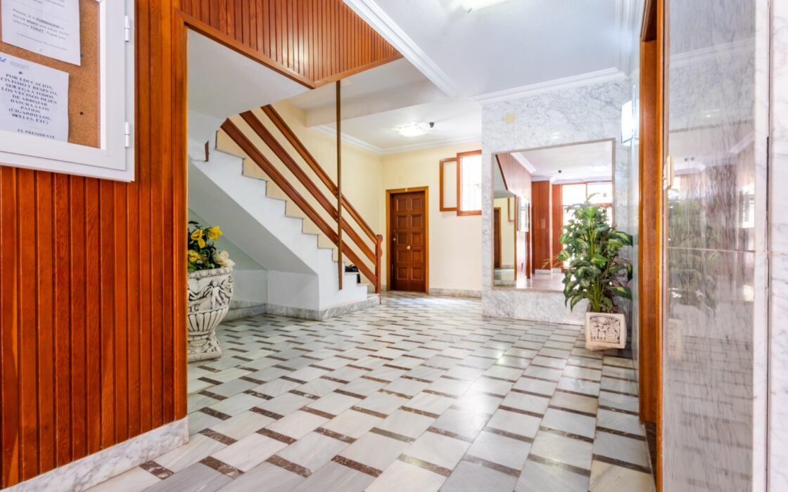 Апартаменты 95 кв.м в Торревьехе у моря с террасой