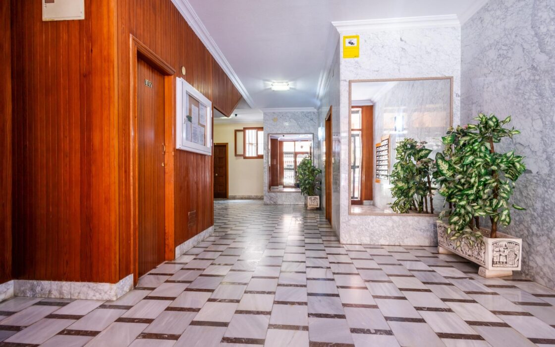 Апартаменты 95 кв.м в Торревьехе у моря с террасой