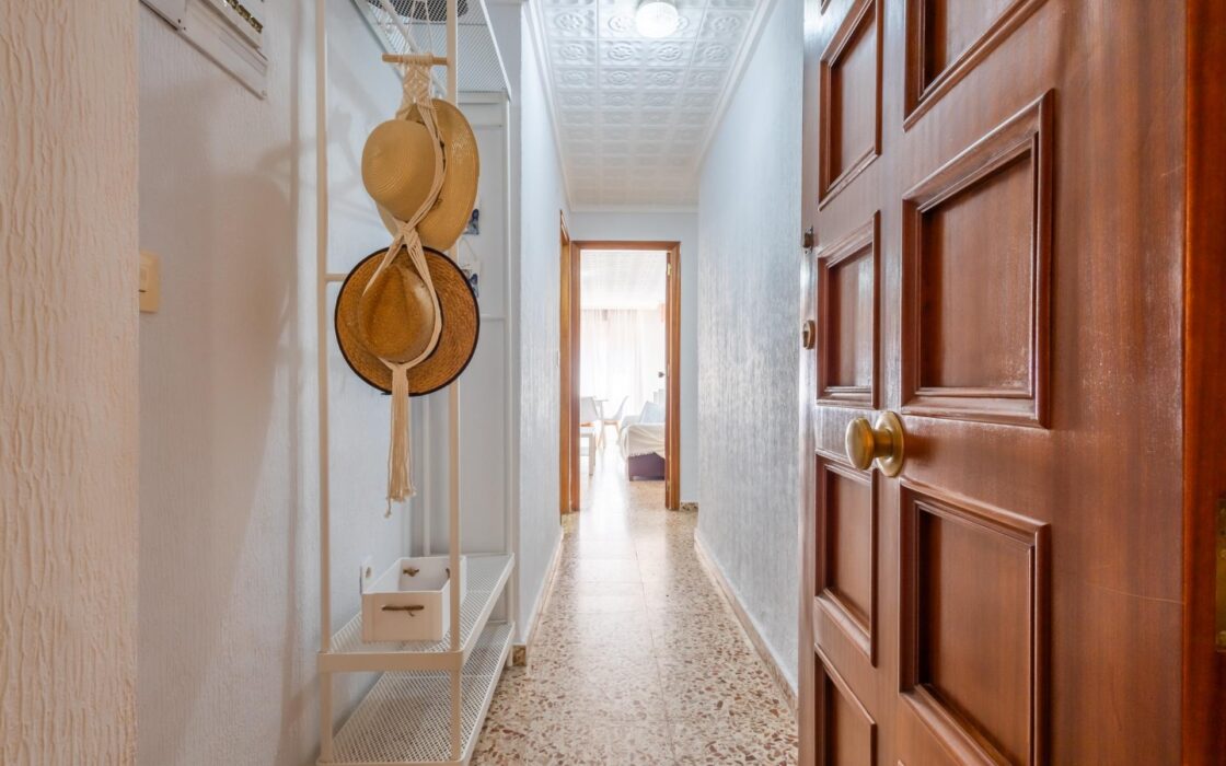 Апартаменты 95 кв.м в Торревьехе у моря с террасой