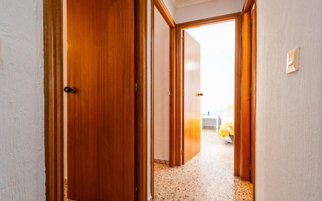 Апартаменты 95 кв.м в Торревьехе у моря с террасой