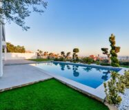 Вілла в Фінестраті 998 кв.м з басейном та видом на море