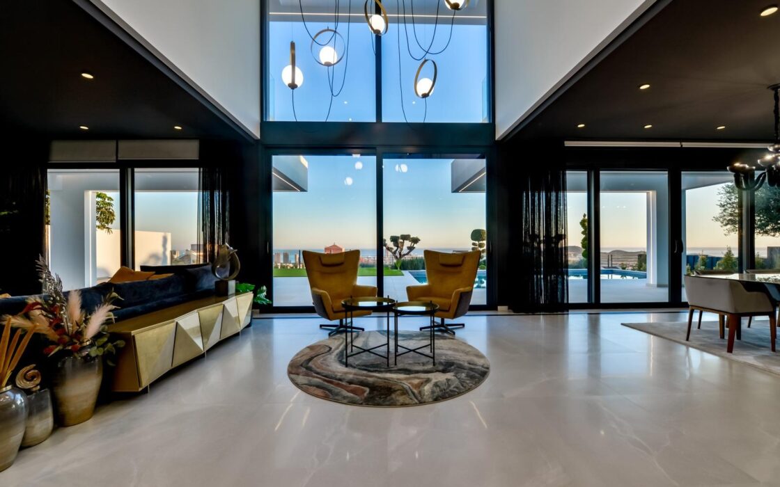 Вілла в Фінестраті 998 кв.м з басейном та видом на море