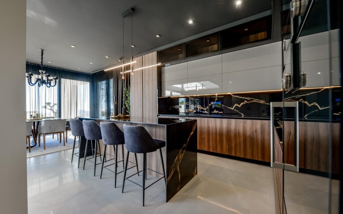 Вілла в Фінестраті 998 кв.м з басейном та видом на море