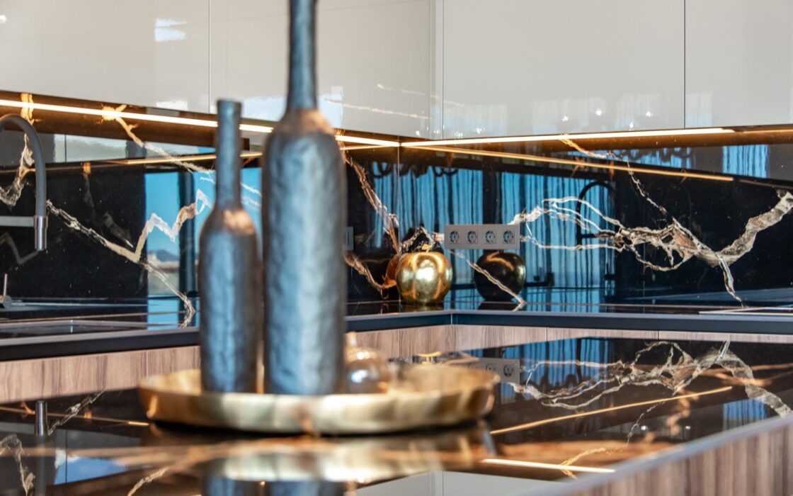 Вілла в Фінестраті 998 кв.м з басейном та видом на море