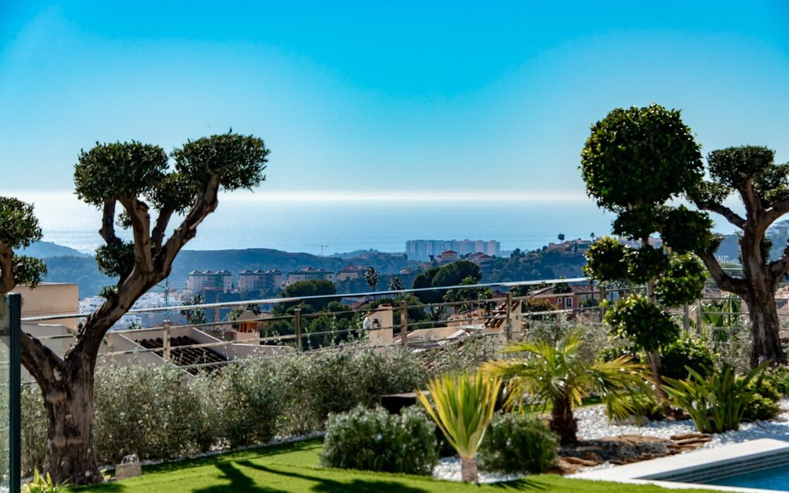 Вілла в Фінестраті 998 кв.м з басейном та видом на море