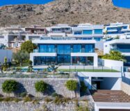 Вілла в Фінестраті 998 кв.м з басейном та видом на море