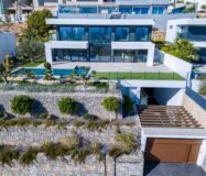 Вілла в Фінестраті 998 кв.м з басейном та видом на море