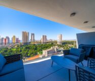 Простора квартира з 2 спальнями в Бенідормі з терасою