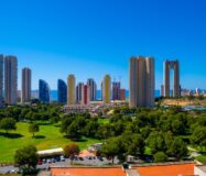 Простора квартира з 2 спальнями в Бенідормі з терасою