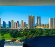 Простора квартира з 2 спальнями в Бенідормі з терасою