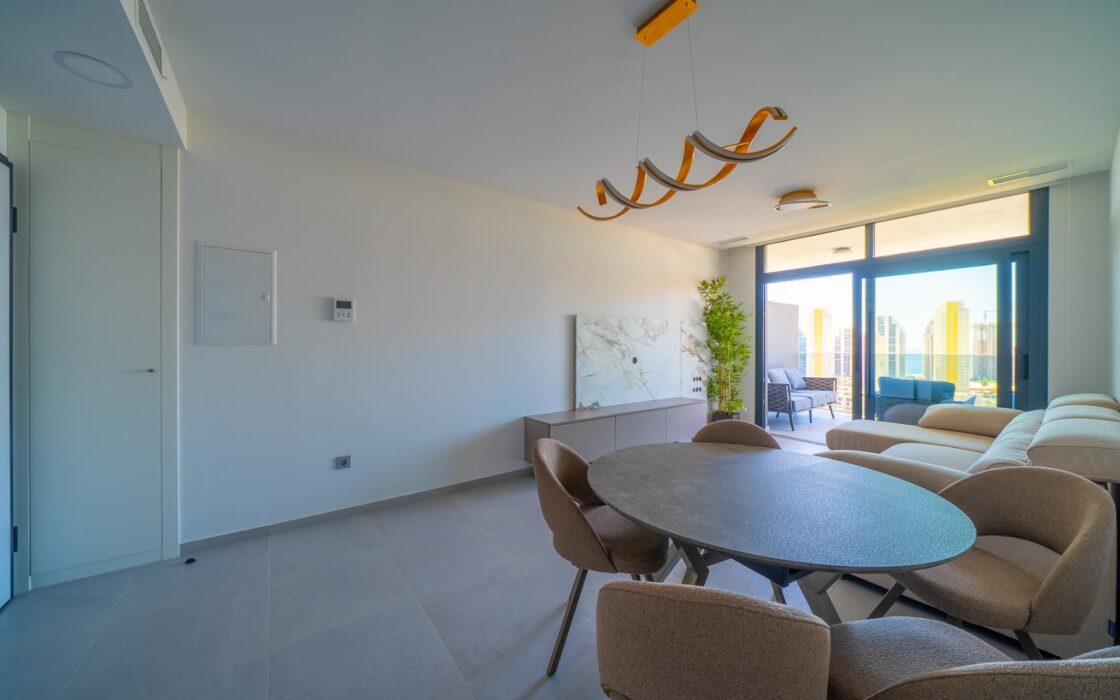 Простора квартира з 2 спальнями в Бенідормі з терасою