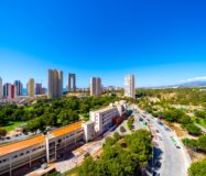 Простора квартира з 2 спальнями в Бенідормі з терасою