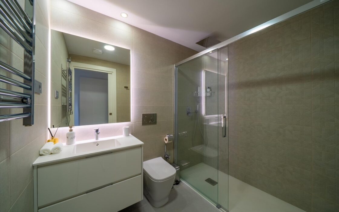 Простора квартира з 2 спальнями в Бенідормі з терасою