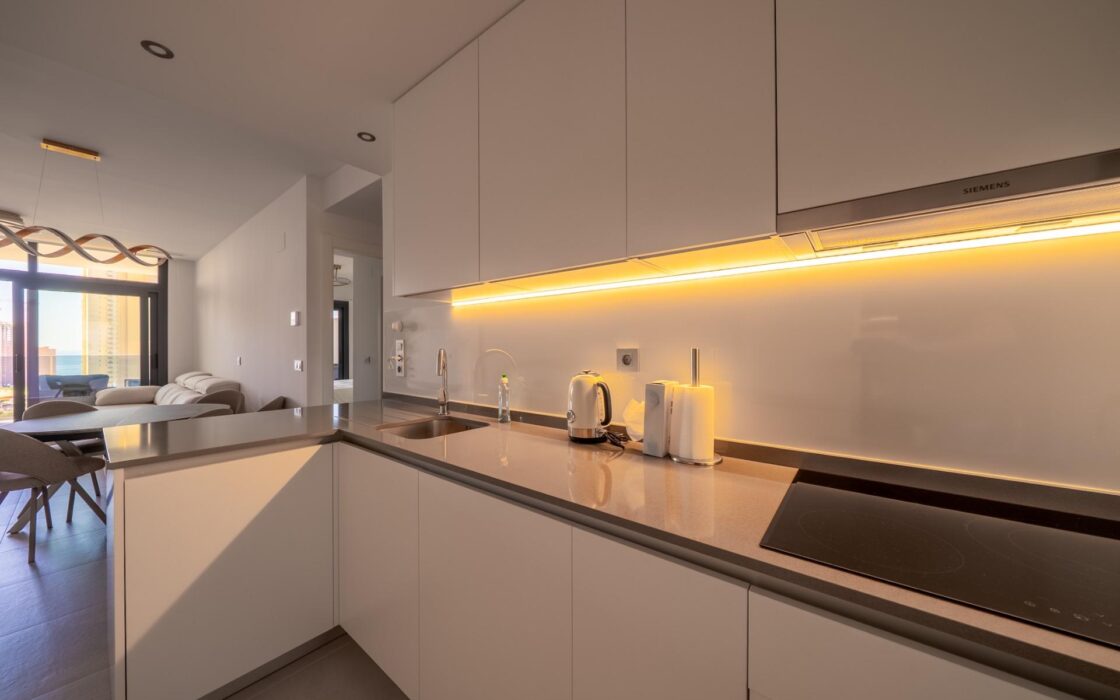 Простора квартира з 2 спальнями в Бенідормі з терасою