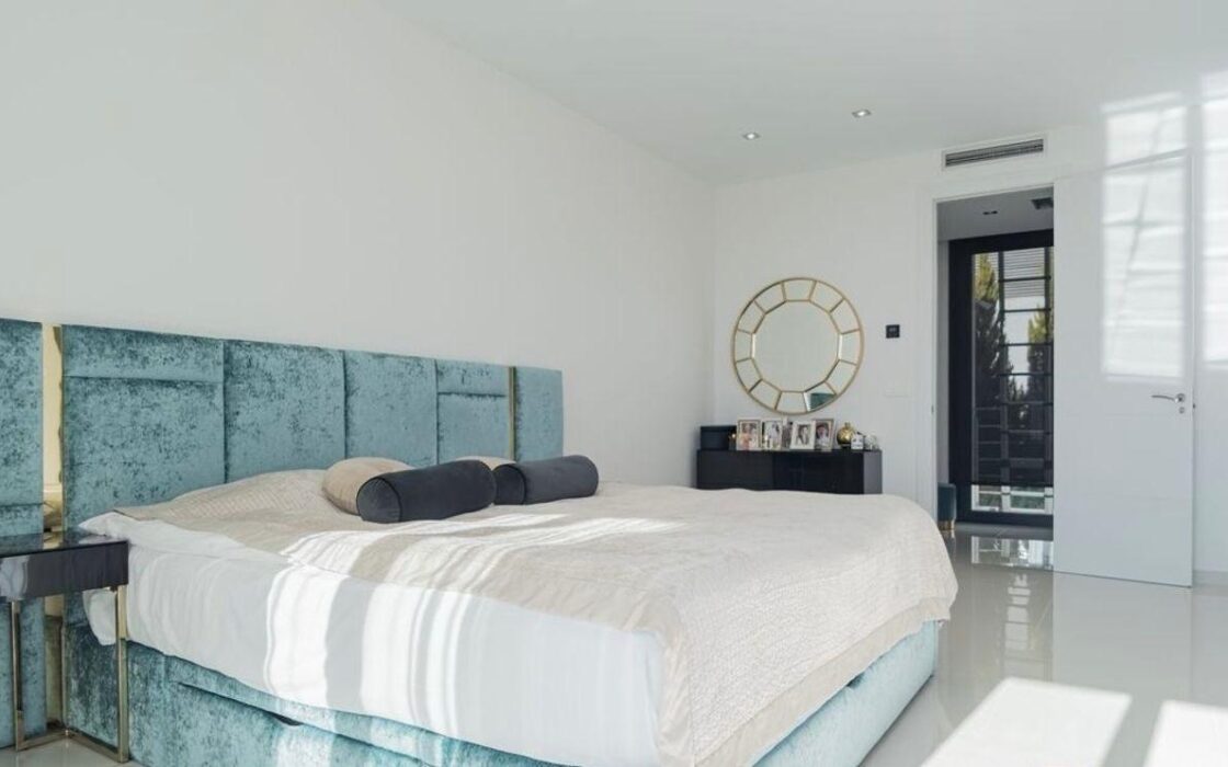 Елегантна вілла з басейном у Сьерра-Кортина 389 кв.м