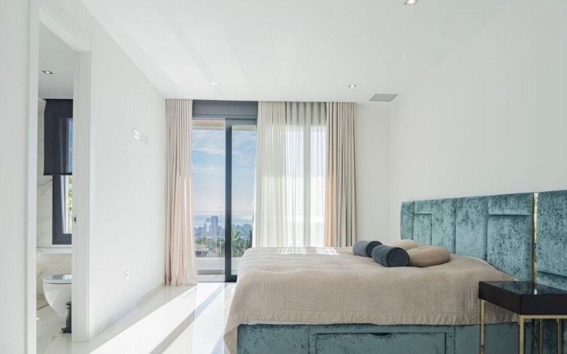 Елегантна вілла з басейном у Сьерра-Кортина 389 кв.м