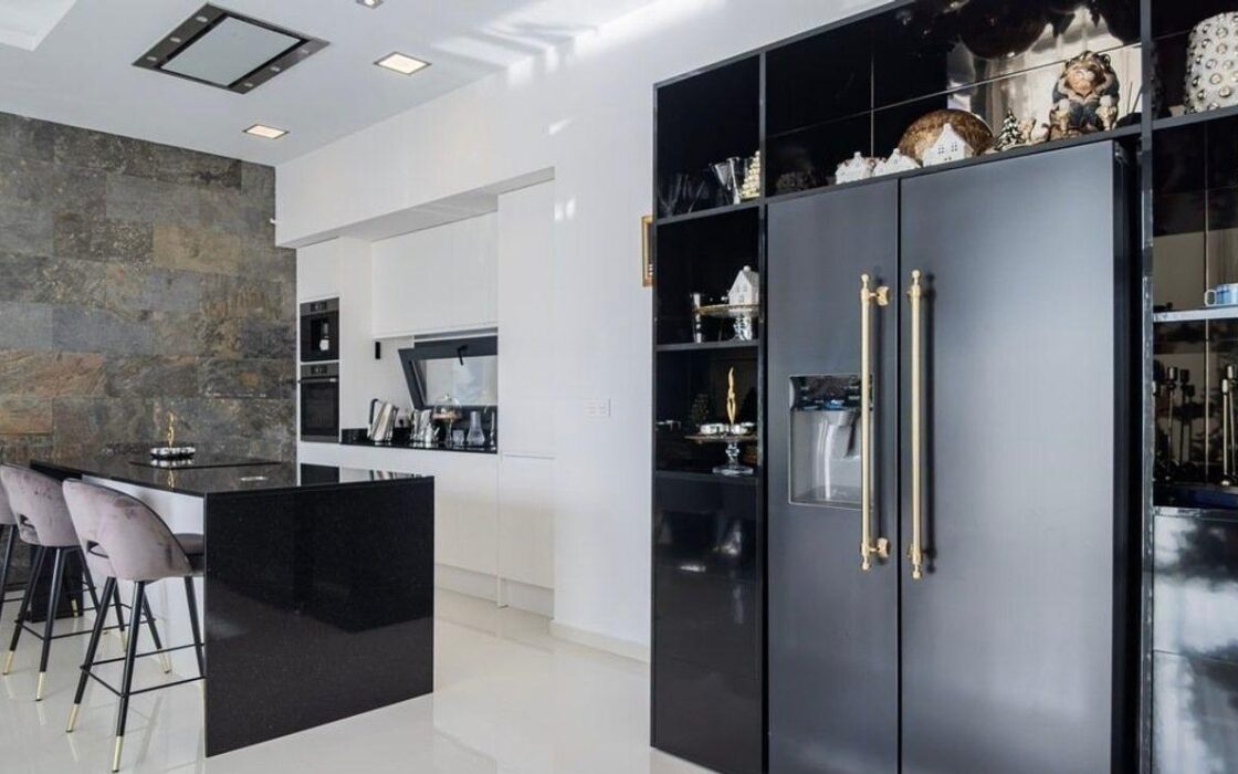 Елегантна вілла з басейном у Сьерра-Кортина 389 кв.м