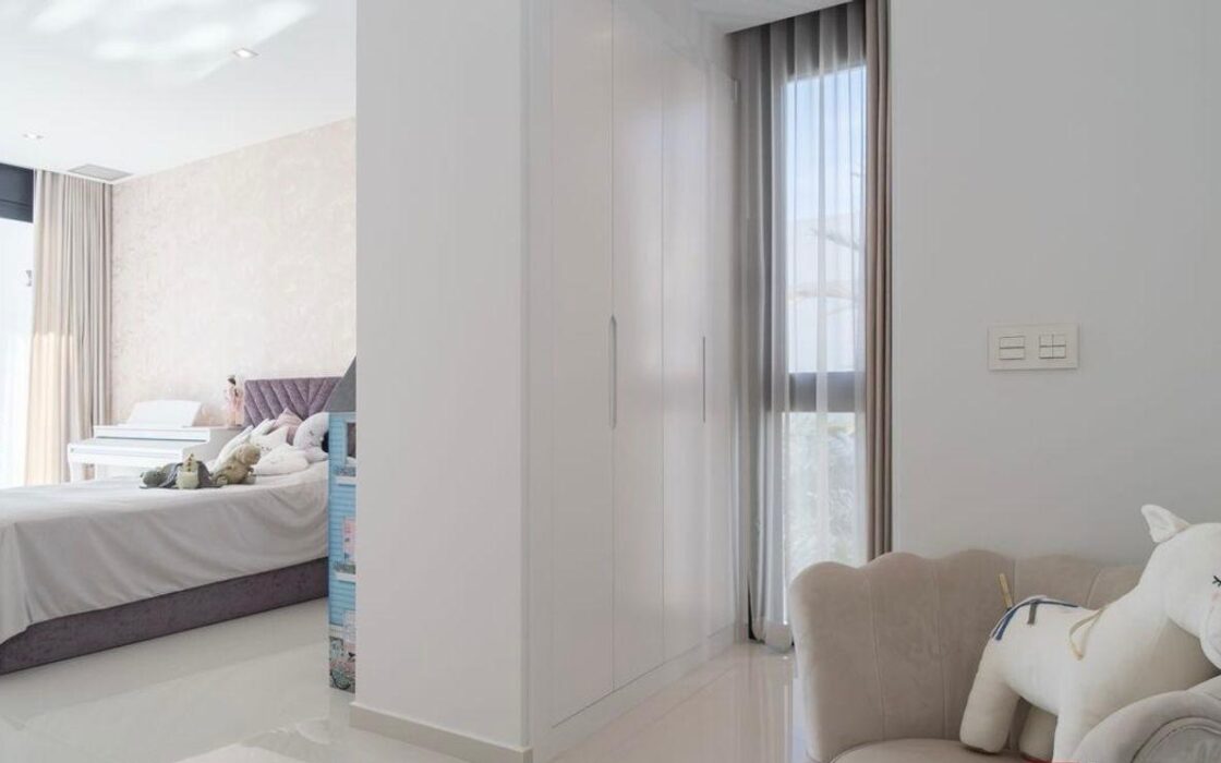 Елегантна вілла з басейном у Сьерра-Кортина 389 кв.м