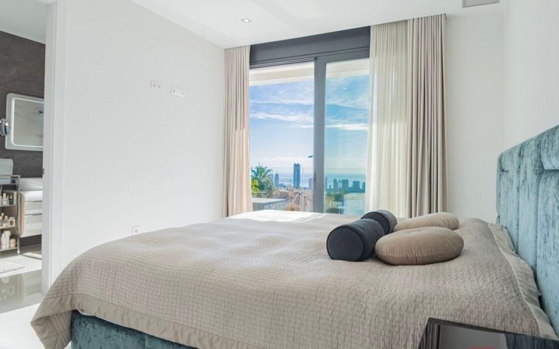 Елегантна вілла з басейном у Сьерра-Кортина 389 кв.м