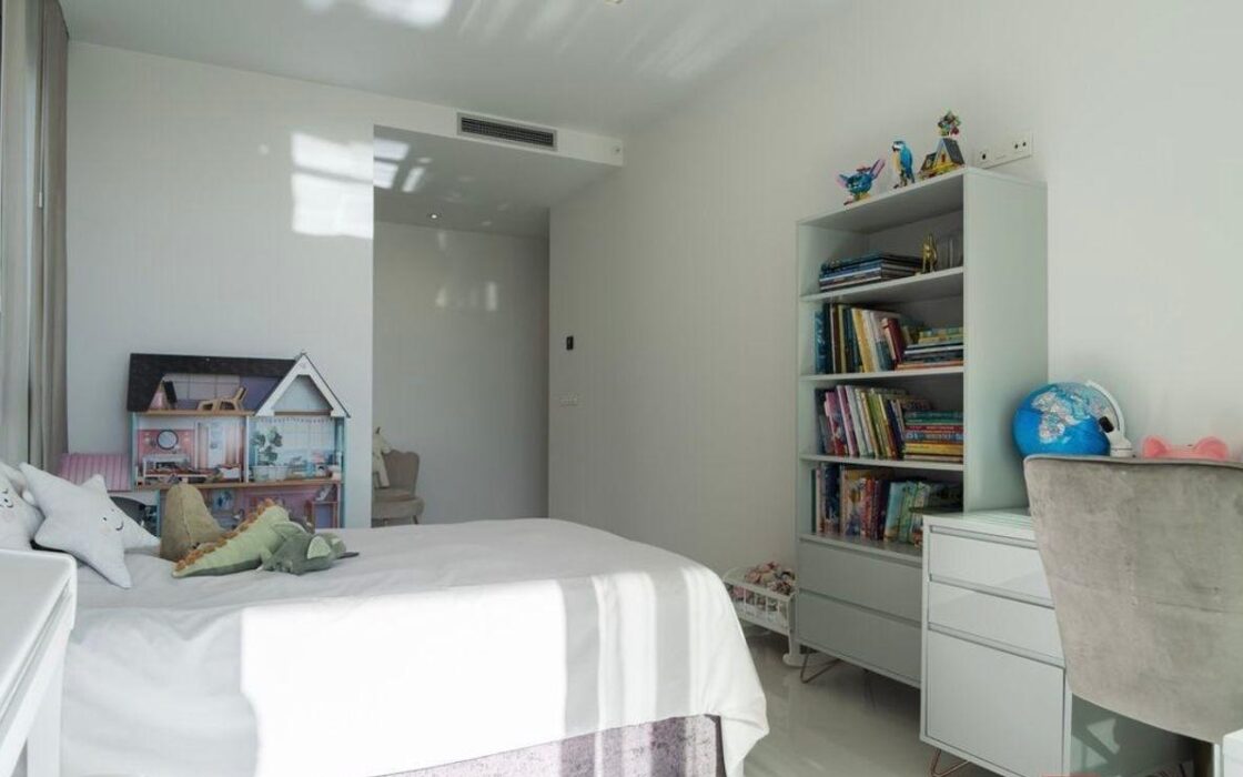 Елегантна вілла з басейном у Сьерра-Кортина 389 кв.м