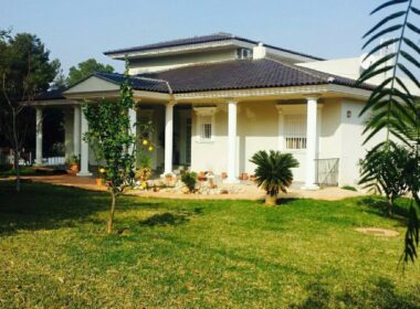 Вилла с террасой в Пикасент 475 кв.м, 5 спален, 2010 год