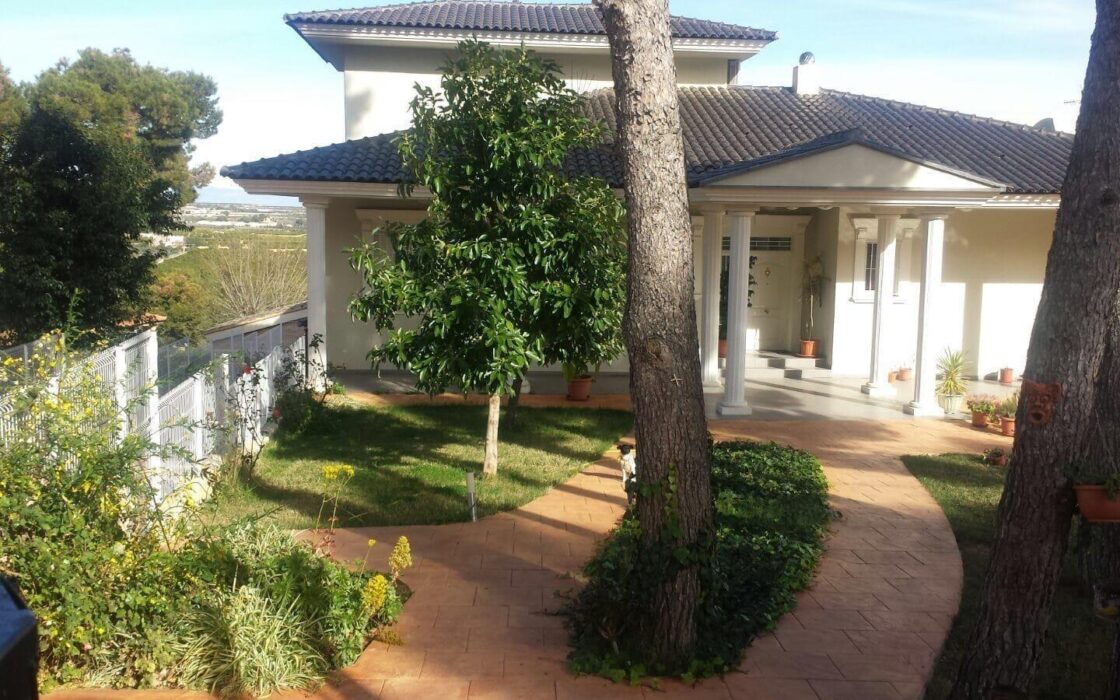 Вілла з терасою в Пікасент 475 кв.м, 5 спалень, 2010 рік