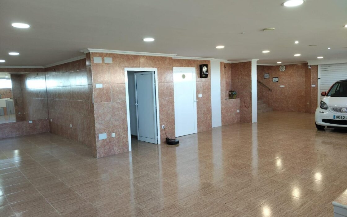 Вілла з терасою в Пікасент 475 кв.м, 5 спалень, 2010 рік