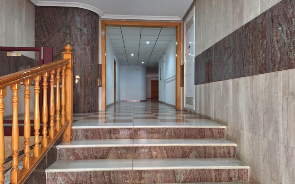 Апартаменты в Торревьехе 76 кв.м у моря с террасой