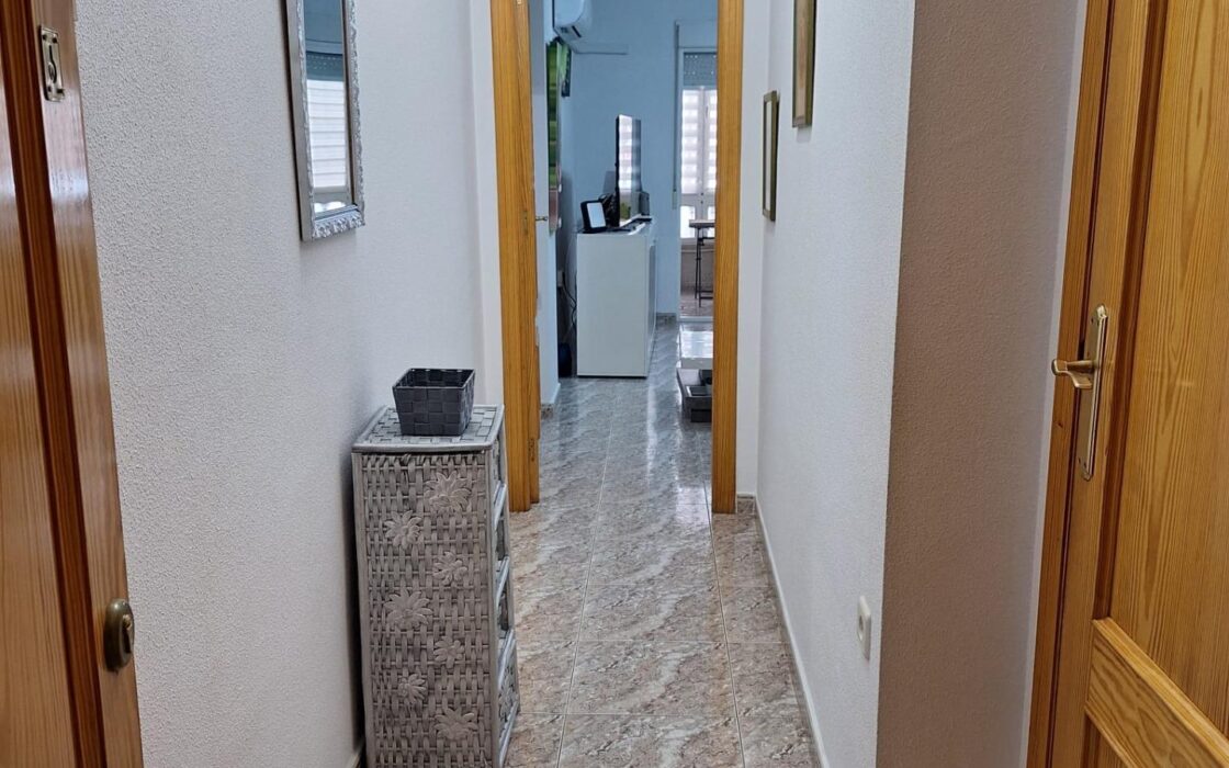 Апартаменты в Торревьехе 76 кв.м у моря с террасой