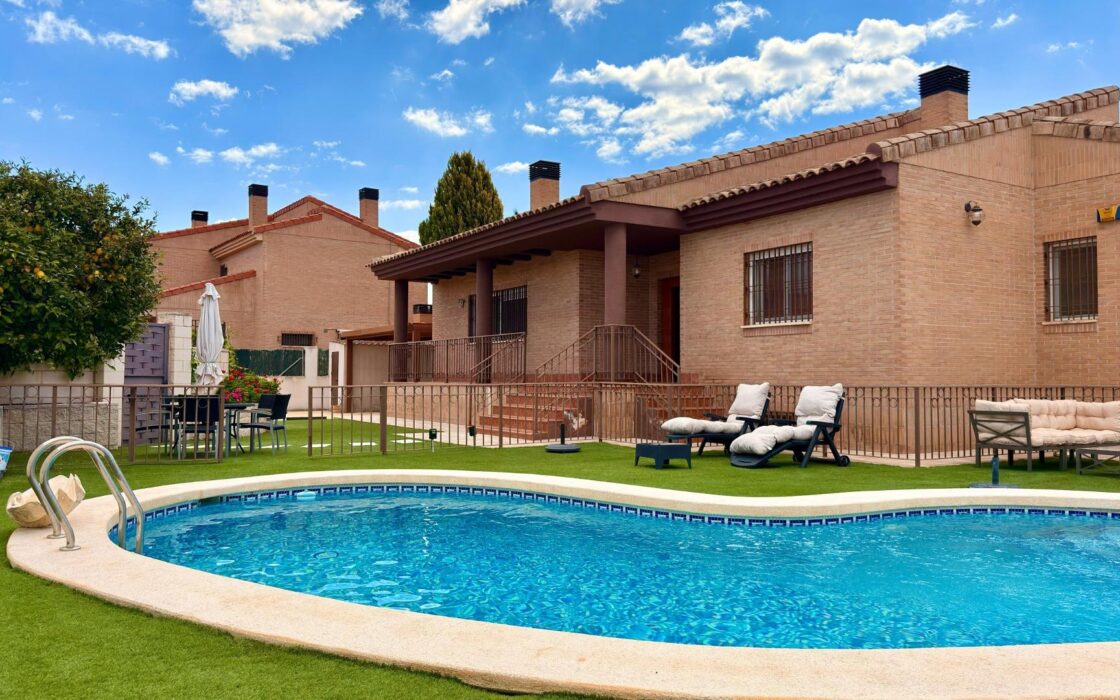 Вілла з 6 спальнями в Мучамьєлі, усамітнення та комфорт 450 кв.м