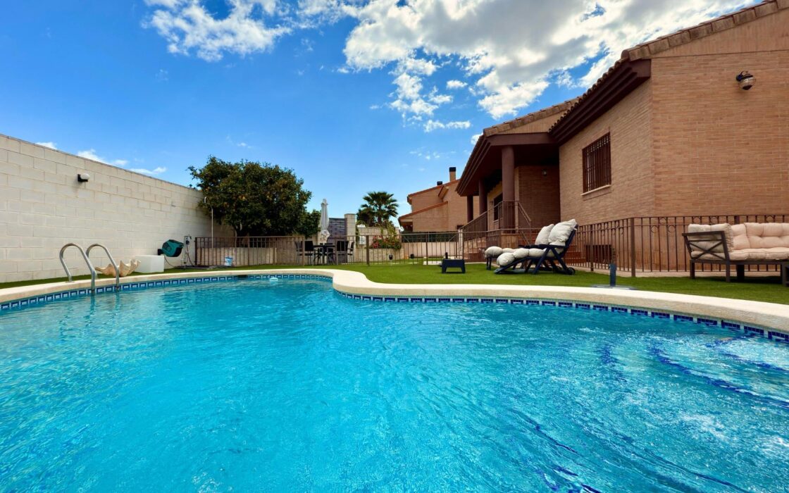 Вілла з 6 спальнями в Мучамьєлі, усамітнення та комфорт 450 кв.м