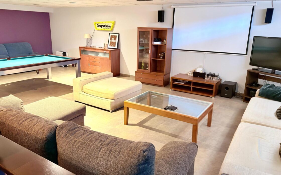 Вілла з 6 спальнями в Мучамьєлі, усамітнення та комфорт 450 кв.м