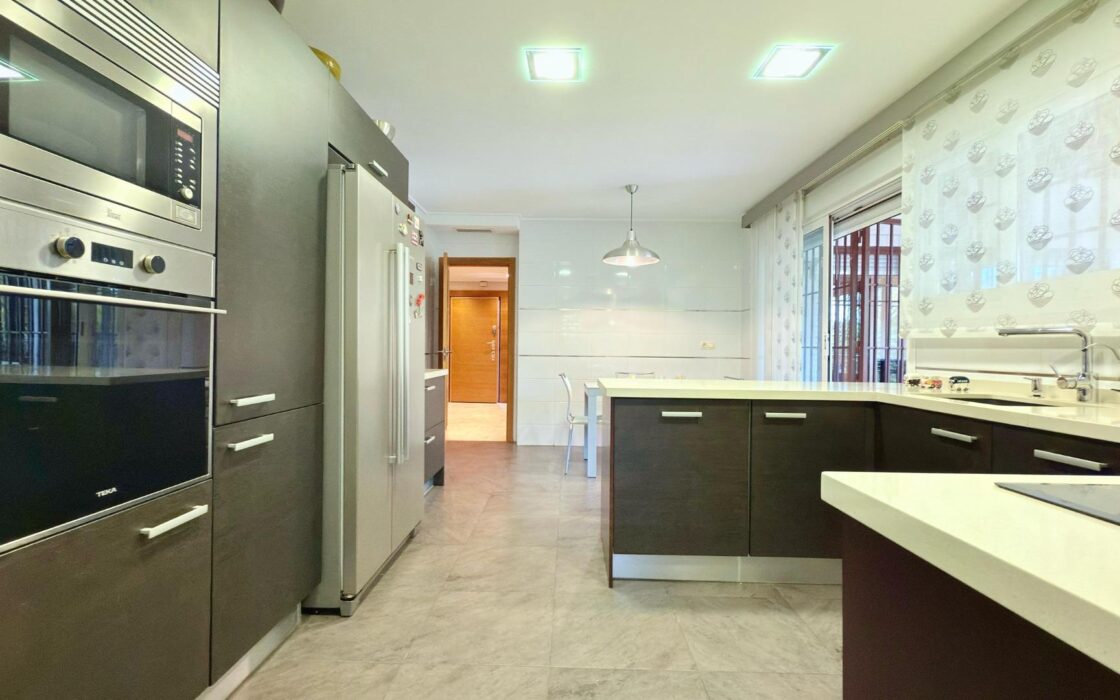 Вілла з 6 спальнями в Мучамьєлі, усамітнення та комфорт 450 кв.м