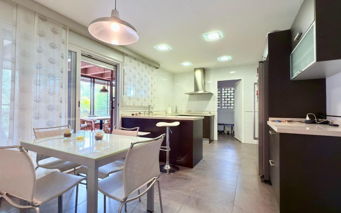 Вілла з 6 спальнями в Мучамьєлі, усамітнення та комфорт 450 кв.м