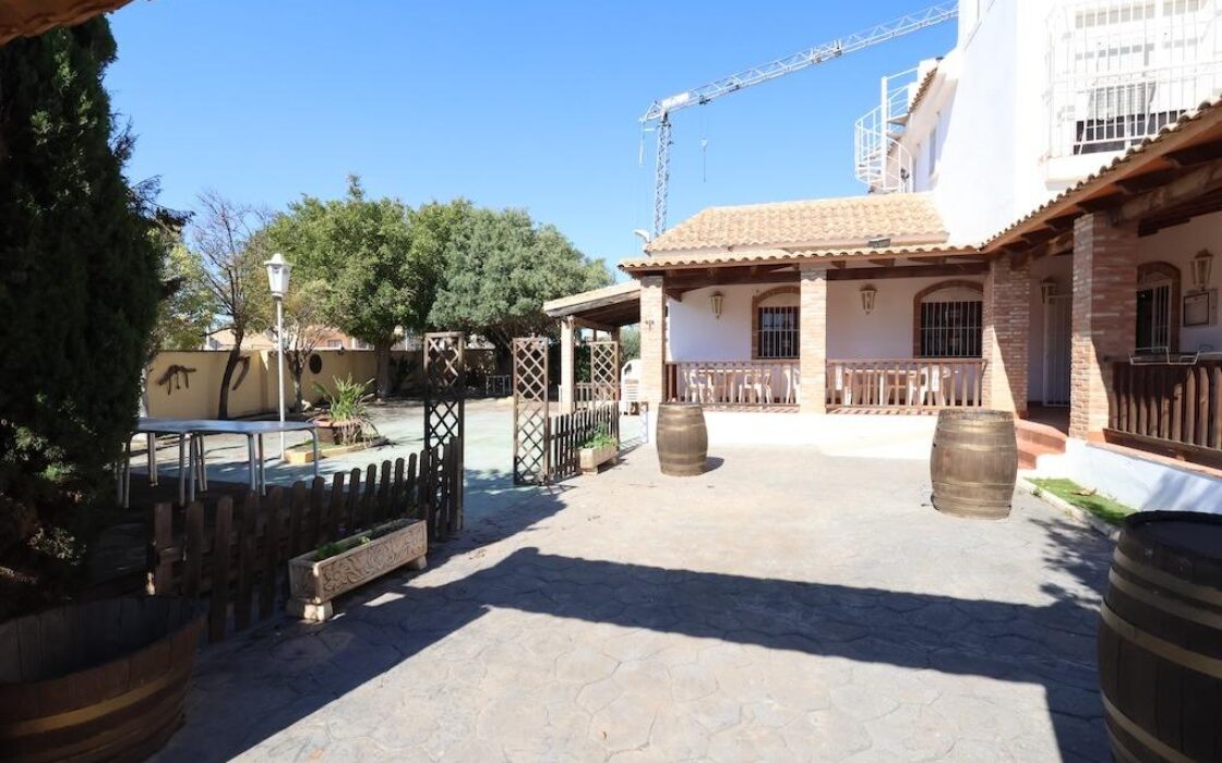 Дом в Ориуэла Коста 335 кв.м с террасой рядом с морем