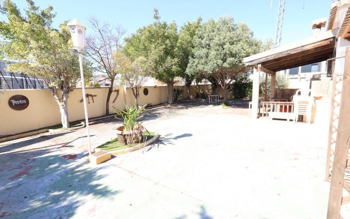 Дом в Ориуэла Коста 335 кв.м с террасой рядом с морем