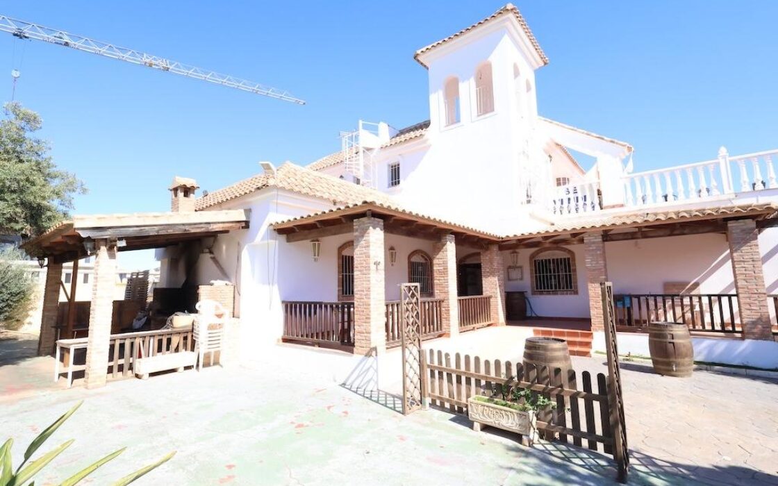 Дом в Ориуэла Коста 335 кв.м с террасой рядом с морем