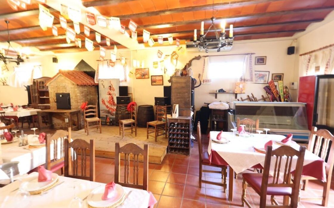 Дом в Ориуэла Коста 335 кв.м с террасой рядом с морем