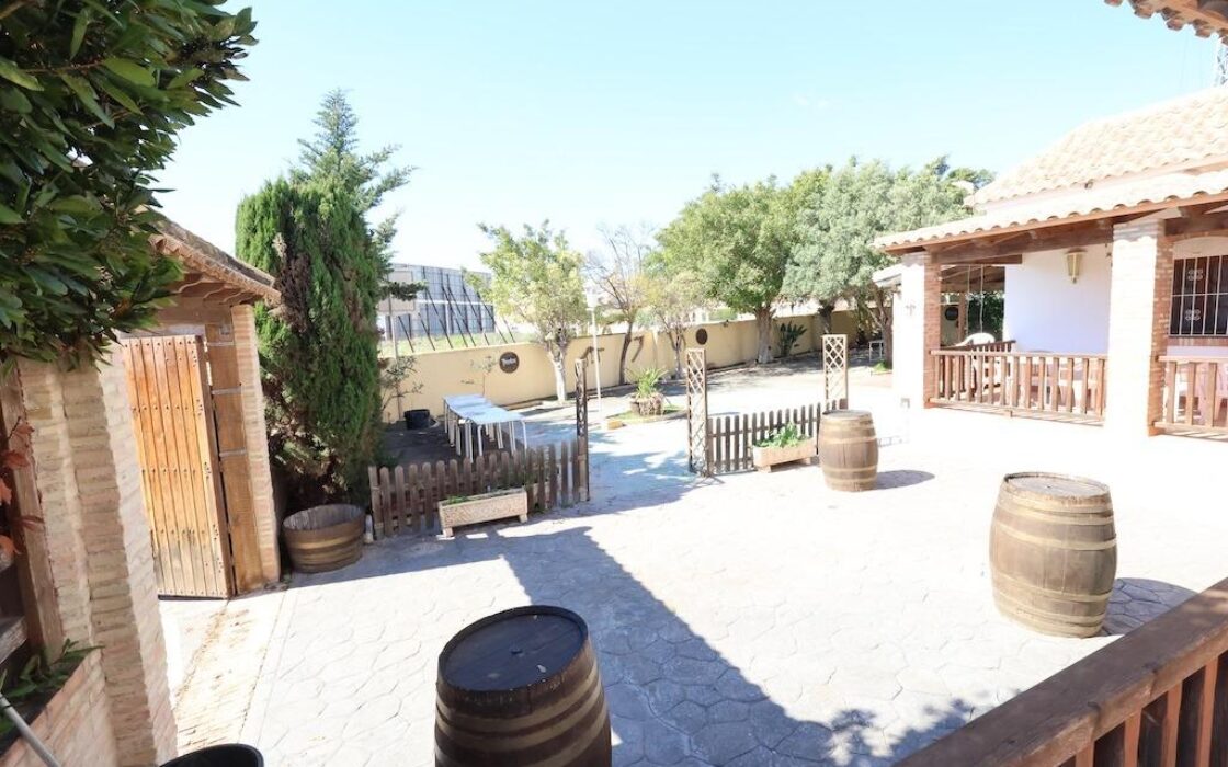 Дом в Ориуэла Коста 335 кв.м с террасой рядом с морем