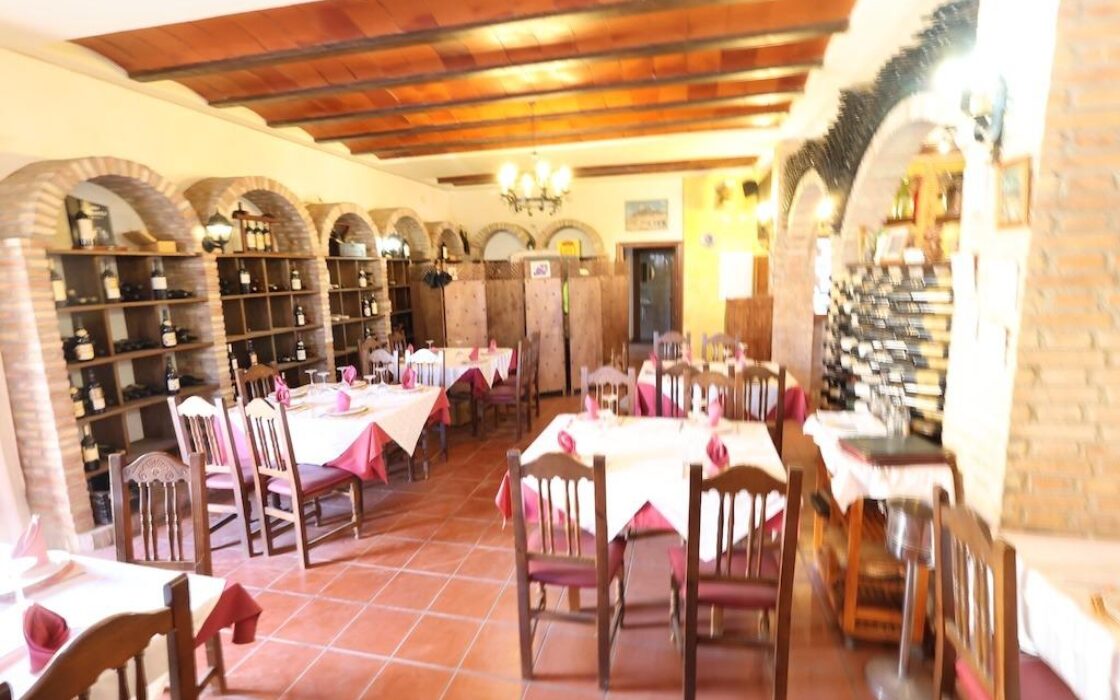 Дом в Ориуэла Коста 335 кв.м с террасой рядом с морем