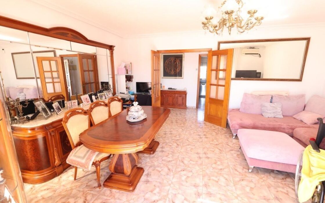 Дом в Ориуэла Коста 335 кв.м с террасой рядом с морем