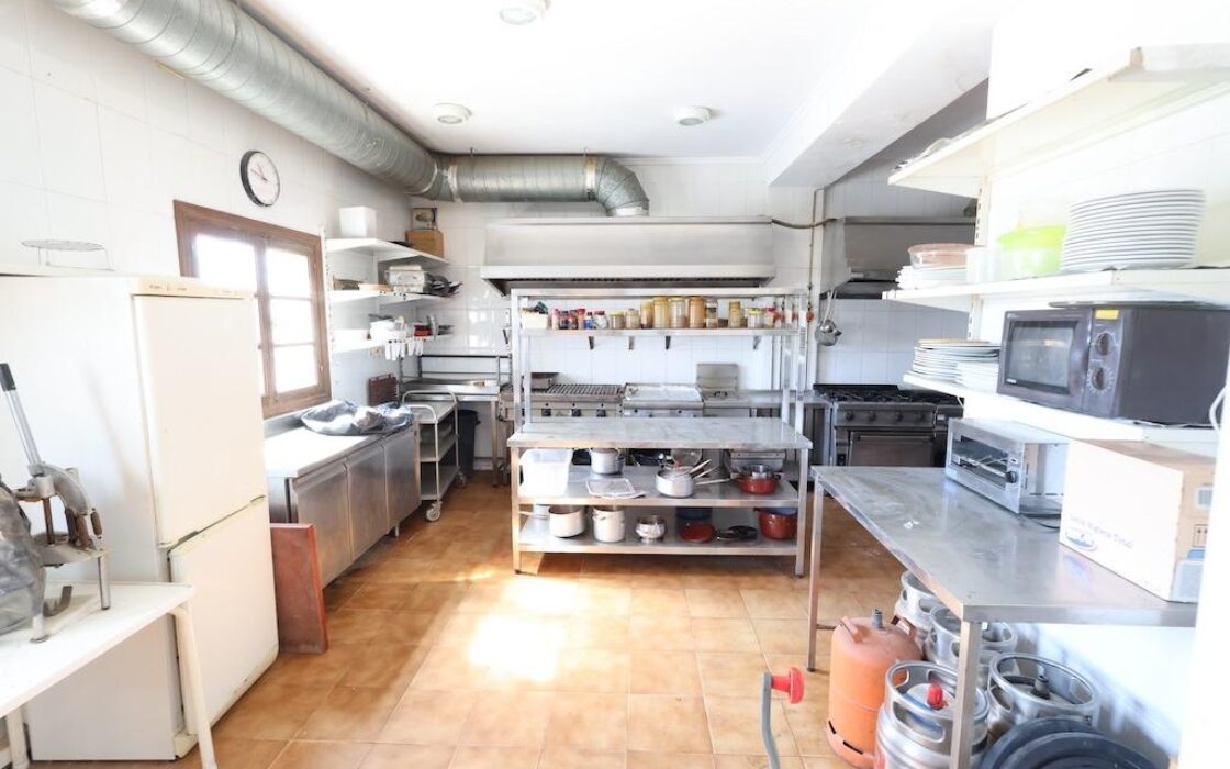 Дом в Ориуэла Коста 335 кв.м с террасой рядом с морем